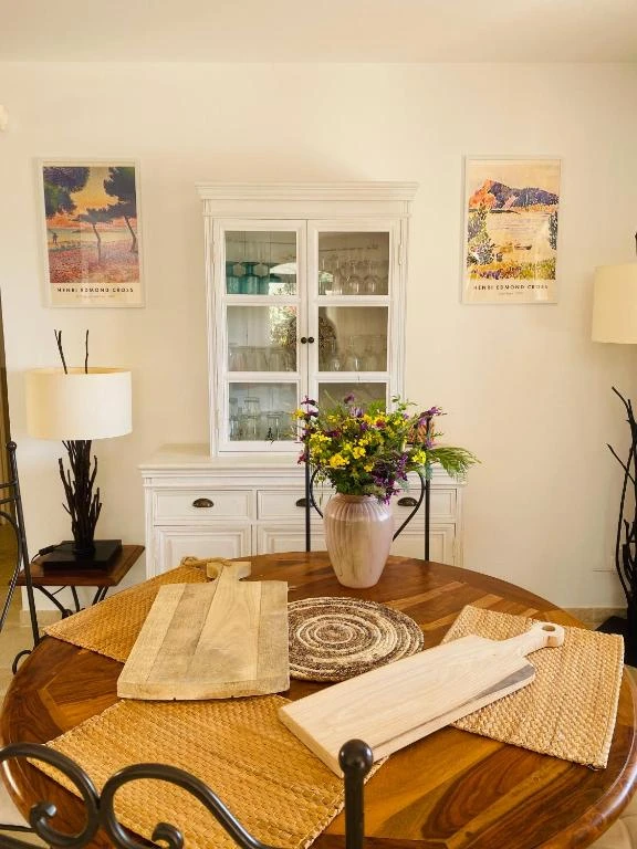 Table - Villa et chambre d'hôtes vue mer Le Lavandou