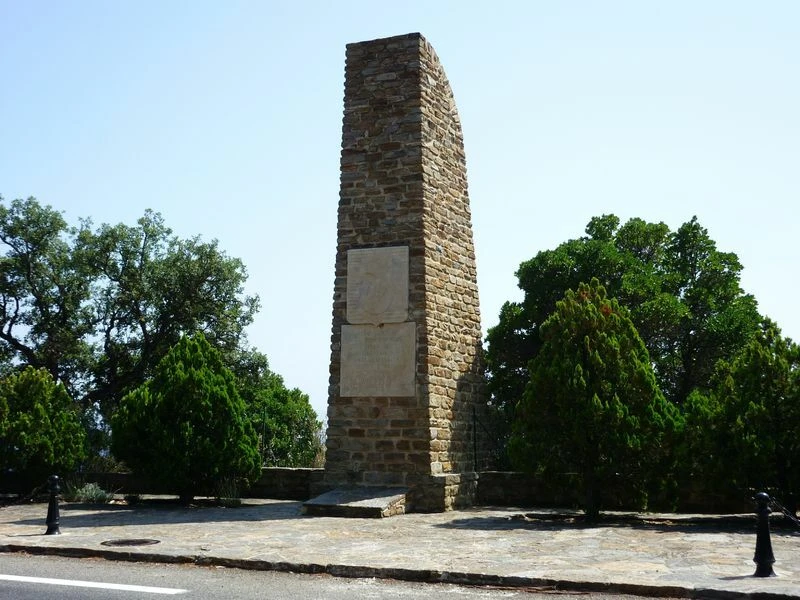 Stèle des Commandos d'Afrique - Villa et chambre d'hôtes vue mer Le Lavandou